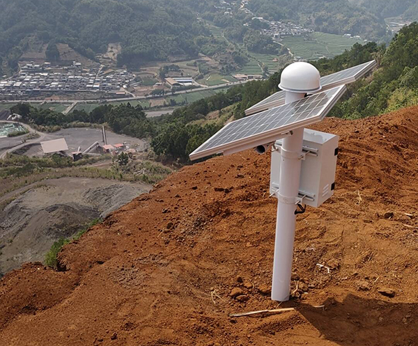 德宏州竹平山采石場gnss位移監(jiān)測站安裝案例